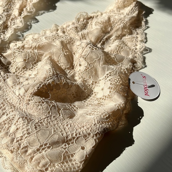 New with tags size extra-large, and lace bra let - Picture 2 of 5